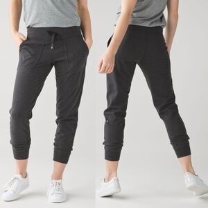 Lululemon Comfy As Sweat Pant Sz 4/27” In Heathered Black